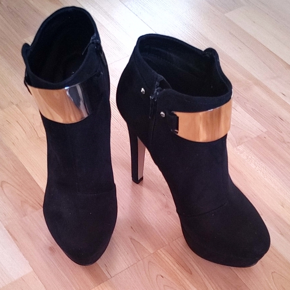 Elegant Black and Gold Women's Ankle Boots